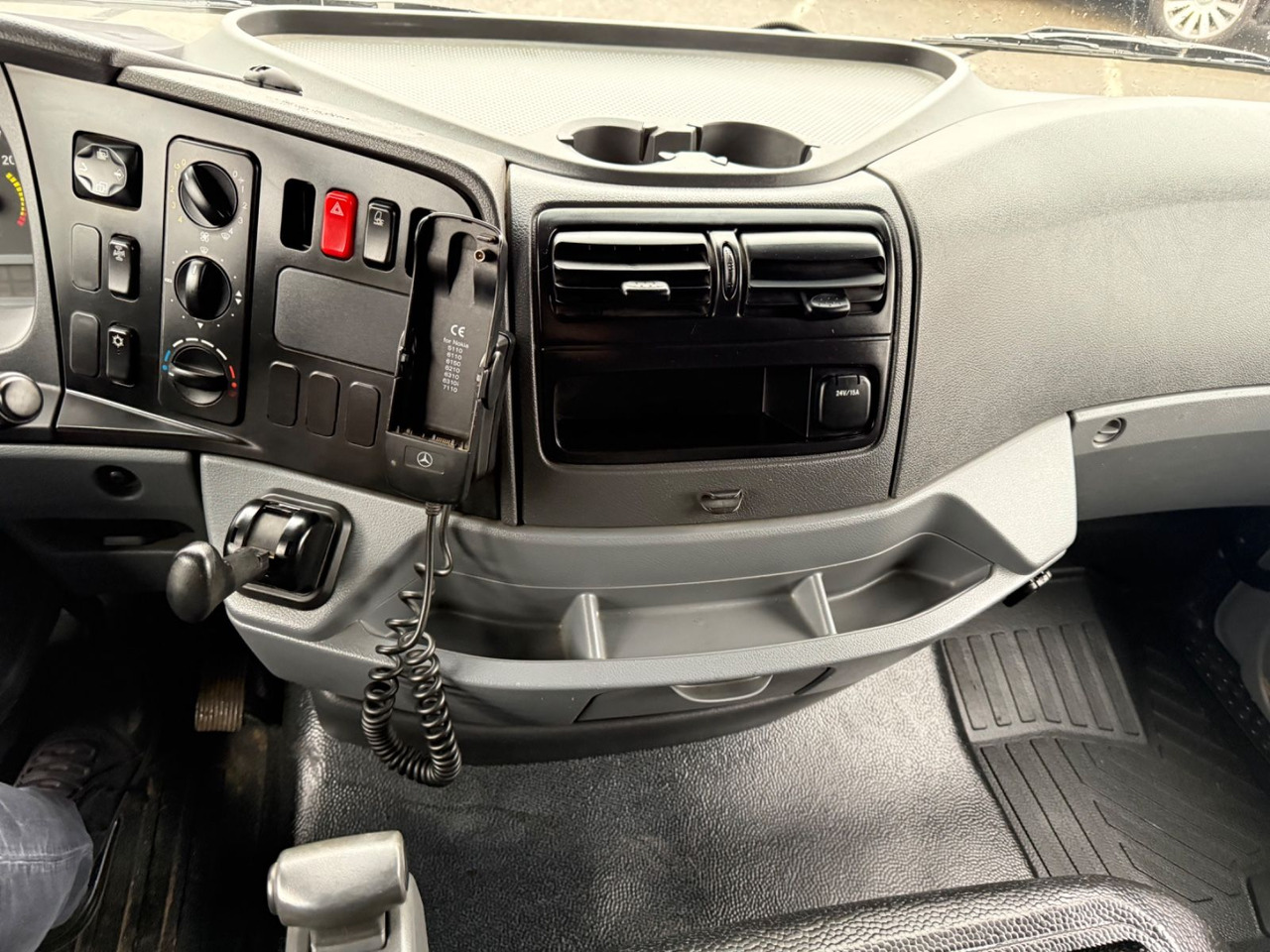 Грузовик бортовой/ Платформа Mercedes-Benz Atego 822 L Klima, Tempomat: фото 14