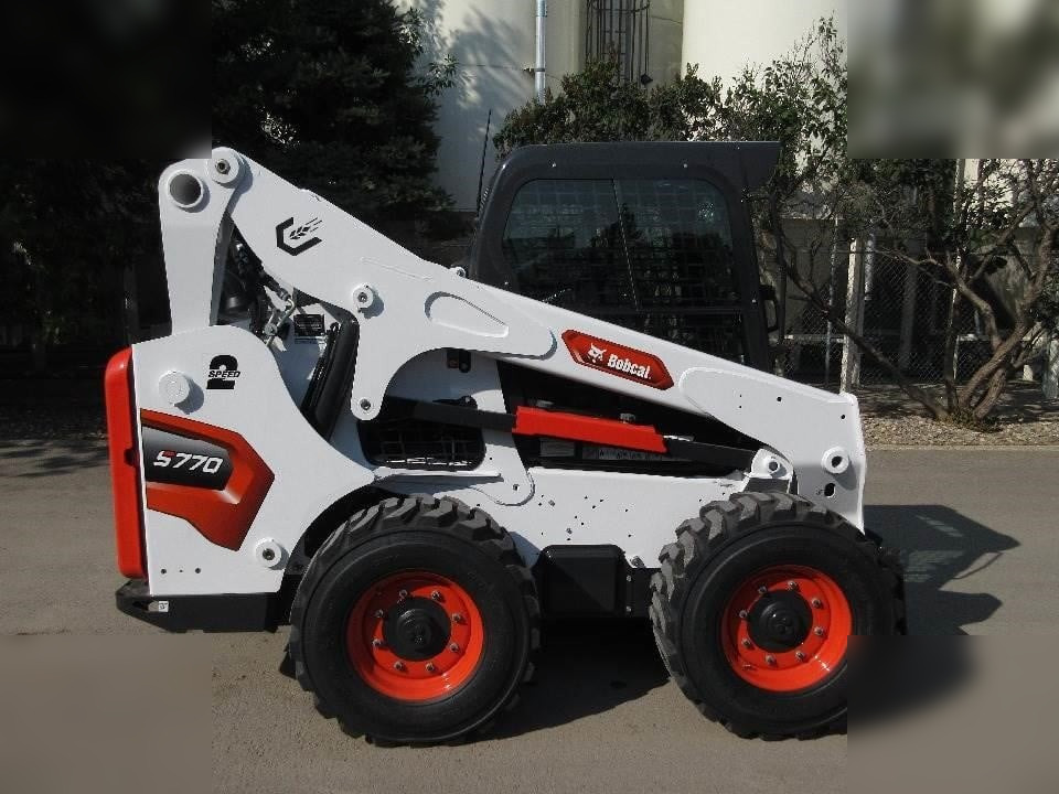 BOBCAT S770 - Мини-погрузчик с бортовым поворотом: фото 1 BOBCAT S770 - Мини-погрузчик с бортовым поворотом: фото 1