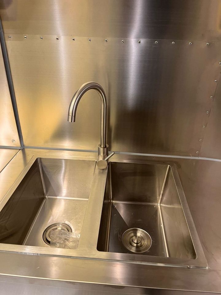 Esselmann Delistar Foodtruck 6000 ähn. Airstream - Торговый прицеп: фото 3 Esselmann Delistar Foodtruck 6000 ähn. Airstream - Торговый прицеп: фото 3