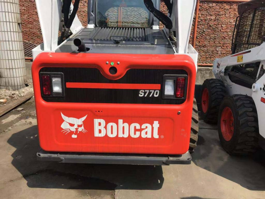 Bobcat 750 - Мини-погрузчик с бортовым поворотом: фото 1 Bobcat 750 - Мини-погрузчик с бортовым поворотом: фото 1