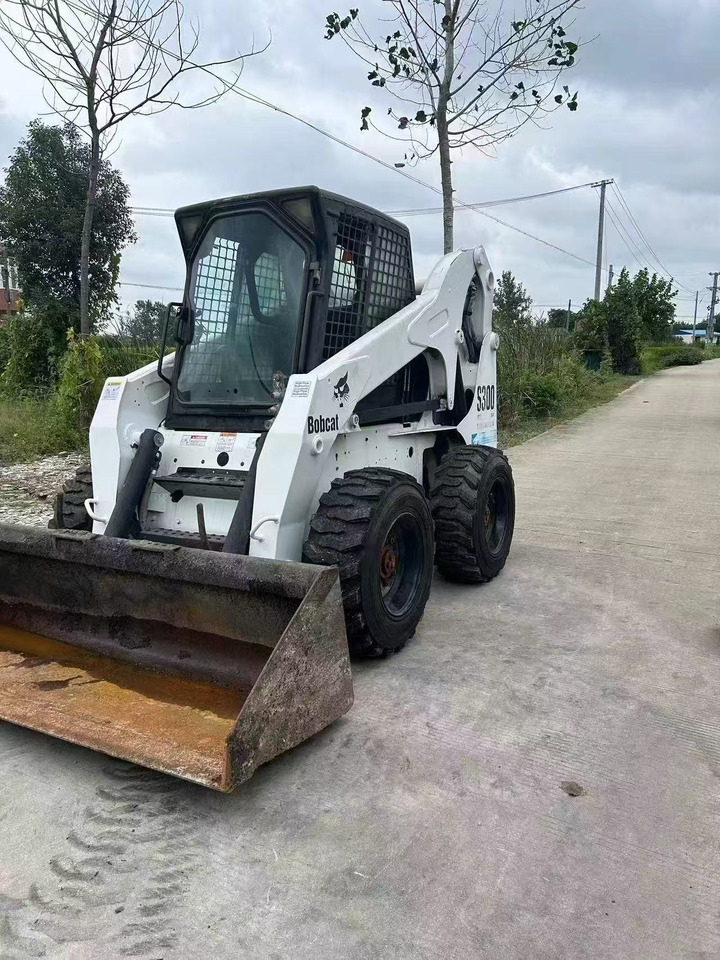 Bobcat S300 - Мини-погрузчик с бортовым поворотом: фото 4 Bobcat S300 - Мини-погрузчик с бортовым поворотом: фото 4
