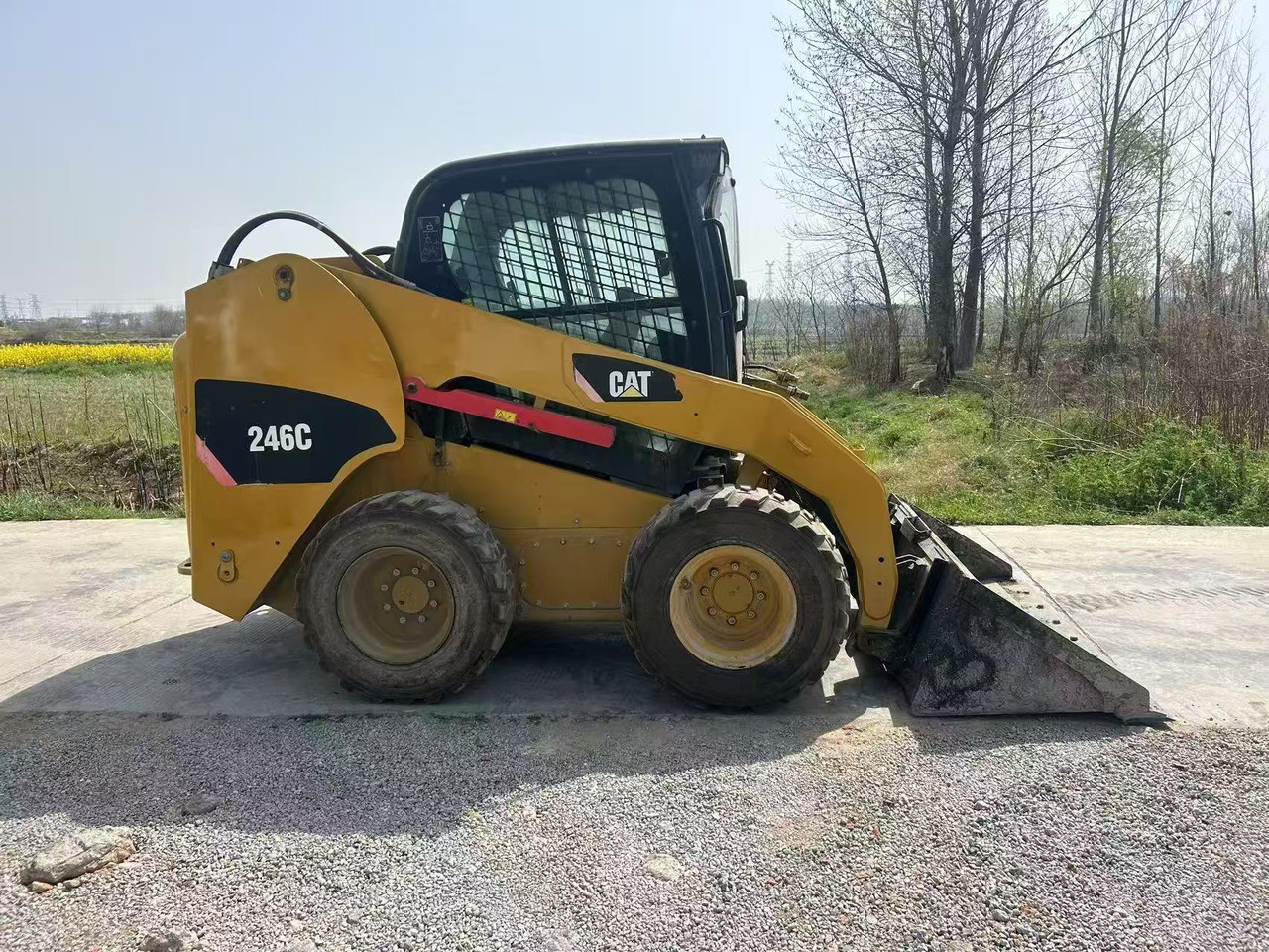 CAT 246C - Мини-погрузчик с бортовым поворотом: фото 4 CAT 246C - Мини-погрузчик с бортовым поворотом: фото 4