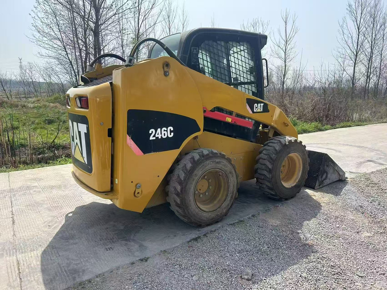 CAT 246C - Мини-погрузчик с бортовым поворотом: фото 2 CAT 246C - Мини-погрузчик с бортовым поворотом: фото 2