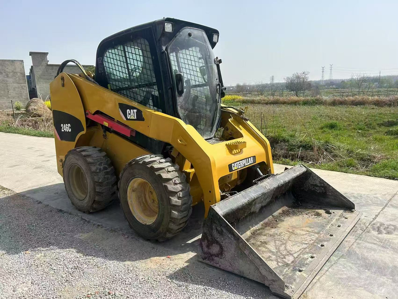 CAT 246C - Мини-погрузчик с бортовым поворотом: фото 1 CAT 246C - Мини-погрузчик с бортовым поворотом: фото 1