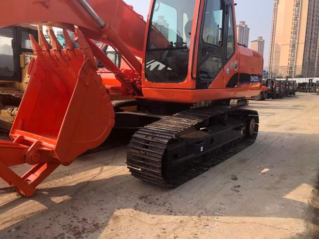 DOOSAN DH225 - Гусеничный экскаватор: фото 2 DOOSAN DH225 - Гусеничный экскаватор: фото 2
