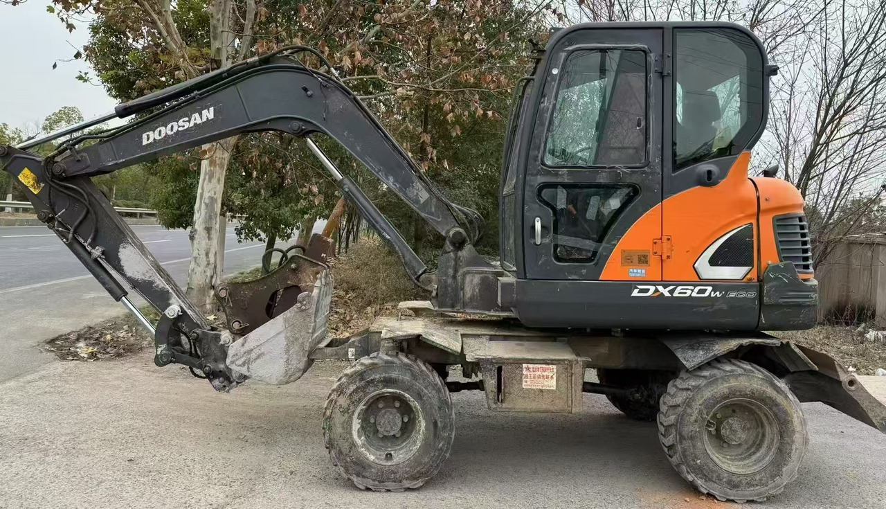 Doosan DX60 - Колёсный экскаватор: фото 4 Doosan DX60 - Колёсный экскаватор: фото 4