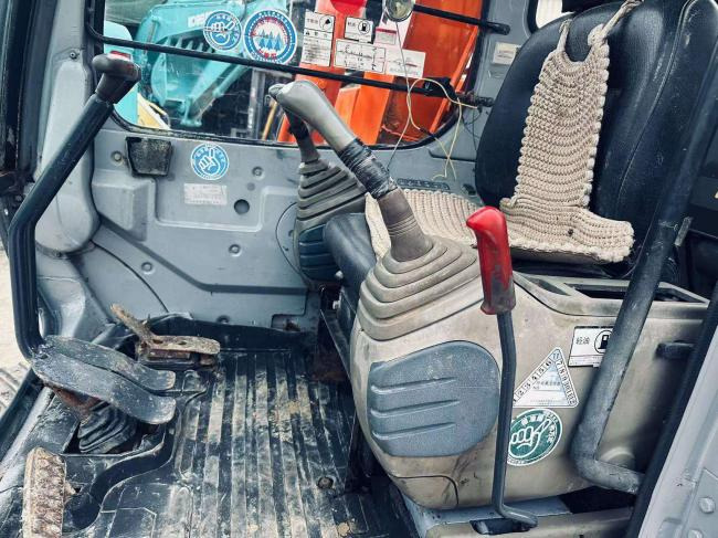 Hitachi EX60 - Гусеничный экскаватор: фото 2 Hitachi EX60 - Гусеничный экскаватор: фото 2