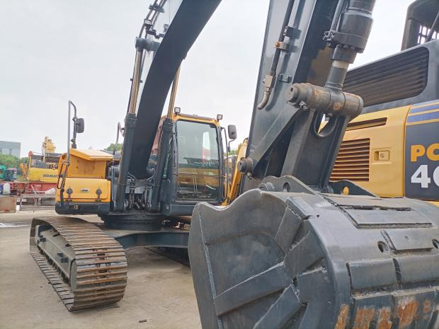 Hyundai Robex 220 - Гусеничный экскаватор: фото 2 Hyundai Robex 220 - Гусеничный экскаватор: фото 2