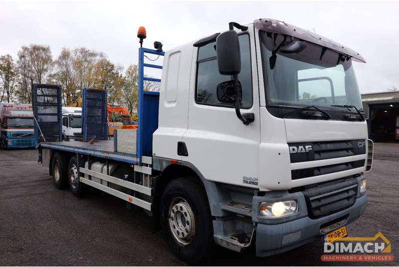 DAF FAG CF 75 Oprijwagen met hydraulische kleppen 6x2*4 - airco - 16.150 KG - Грузовик-шасси: фото 4 DAF FAG CF 75 Oprijwagen met hydraulische kleppen 6x2*4 - airco - 16.150 KG - Грузовик-шасси: фото 4