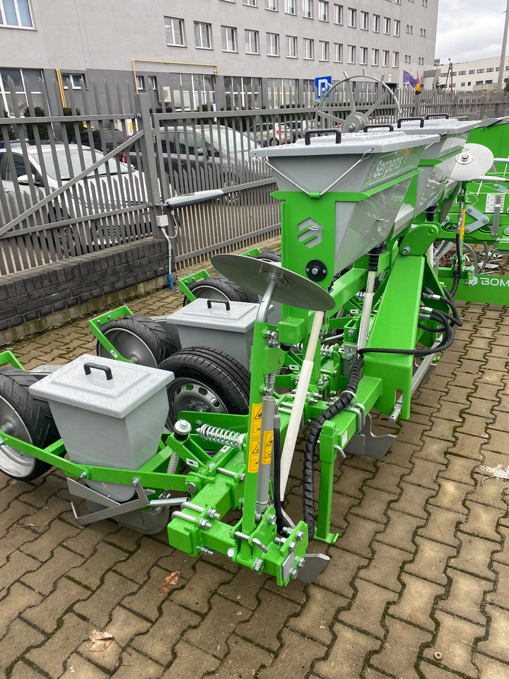 BOMET Precision seeder / Semoir de précision / Siewnik punktowy - Сеялка точного высева: фото 1 BOMET Precision seeder / Semoir de précision / Siewnik punktowy - Сеялка точного высева: фото 1