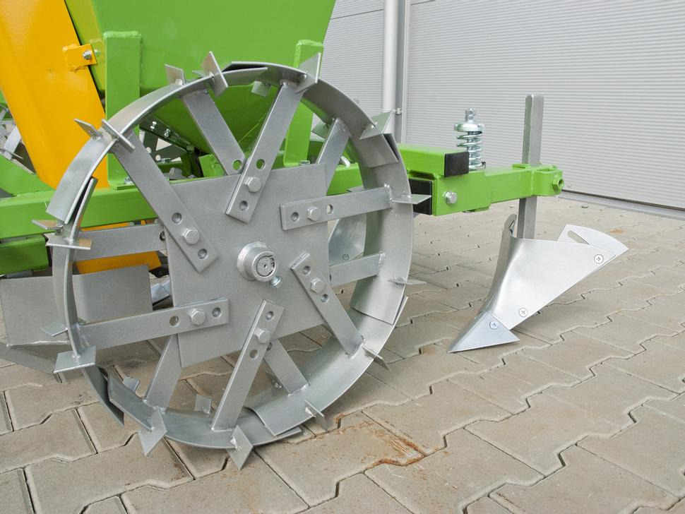 Bomet Kartoffelpflanzmaschine / Potato planter / Planteuse de pomme de terre / Piantapatate / Sadzarka ziemniaków - Картофелесажалка: фото 3 Bomet Kartoffelpflanzmaschine / Potato planter / Planteuse de pomme de terre / Piantapatate / Sadzarka ziemniaków - Картофелесажалка: фото 3