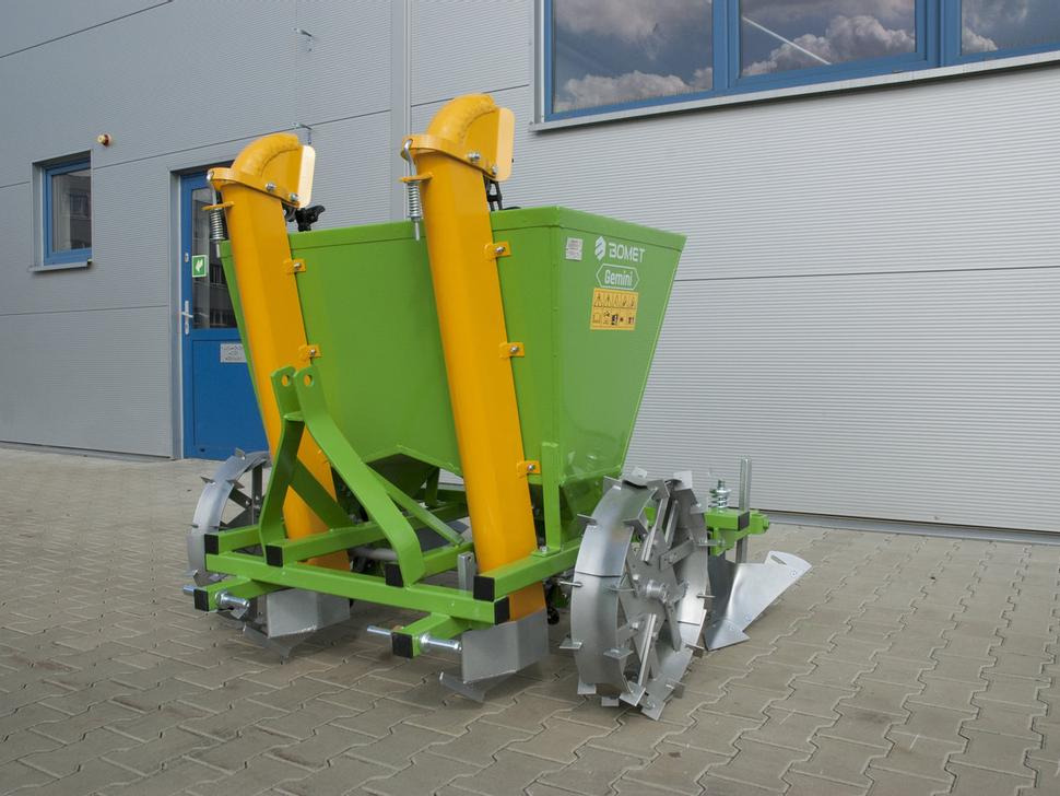 Bomet Kartoffelpflanzmaschine / Potato planter / Planteuse de pomme de terre / Piantapatate / Sadzarka ziemniaków - Картофелесажалка: фото 1 Bomet Kartoffelpflanzmaschine / Potato planter / Planteuse de pomme de terre / Piantapatate / Sadzarka ziemniaków - Картофелесажалка: фото 1
