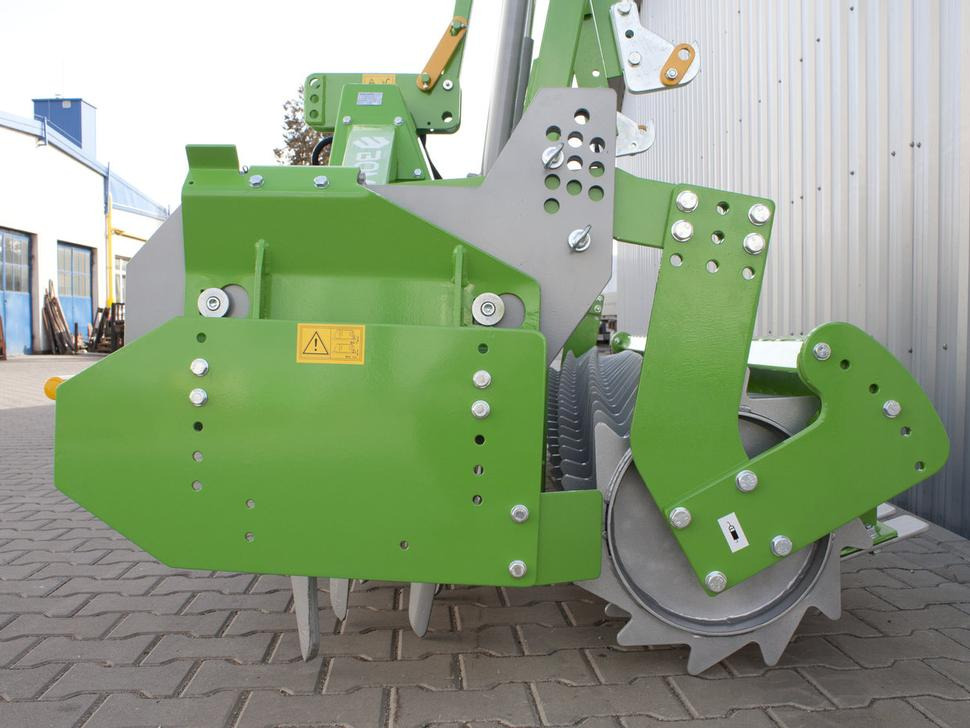 Bomet Kreiselegge / Power harrow / Herse rotative / Erpice rotante / Grada rotativa / Brona wirnikowa 3 m - Активная борона: фото 4 Bomet Kreiselegge / Power harrow / Herse rotative / Erpice rotante / Grada rotativa / Brona wirnikowa 3 m - Активная борона: фото 4
