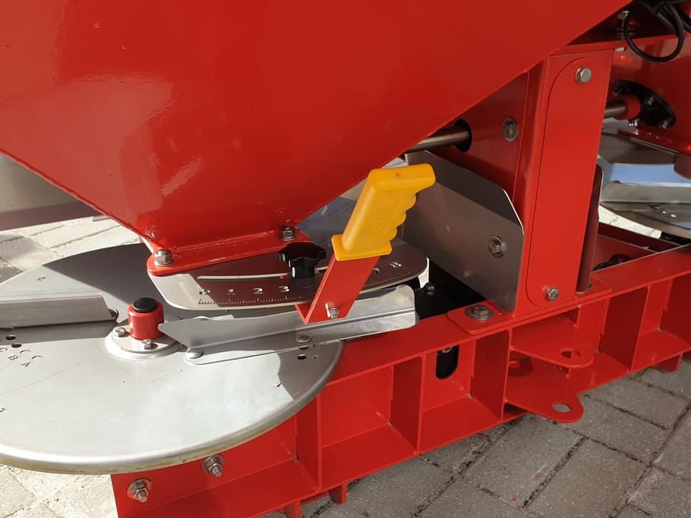 Новый Разбрасыватель удобрений Grass-Rol Düngerstreuer / Fertilizer spreader / Epandeur d'engrais / Spandiconcime / Rozsiewacz nawozu / Разбрасыватель удобрений 1600 l: фото 6