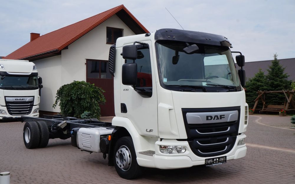 DAF LF 230 EURO 6 12 TON RAMA DO ZABUDOWY - Грузовик-шасси: фото 1 DAF LF 230 EURO 6 12 TON RAMA DO ZABUDOWY - Грузовик-шасси: фото 1