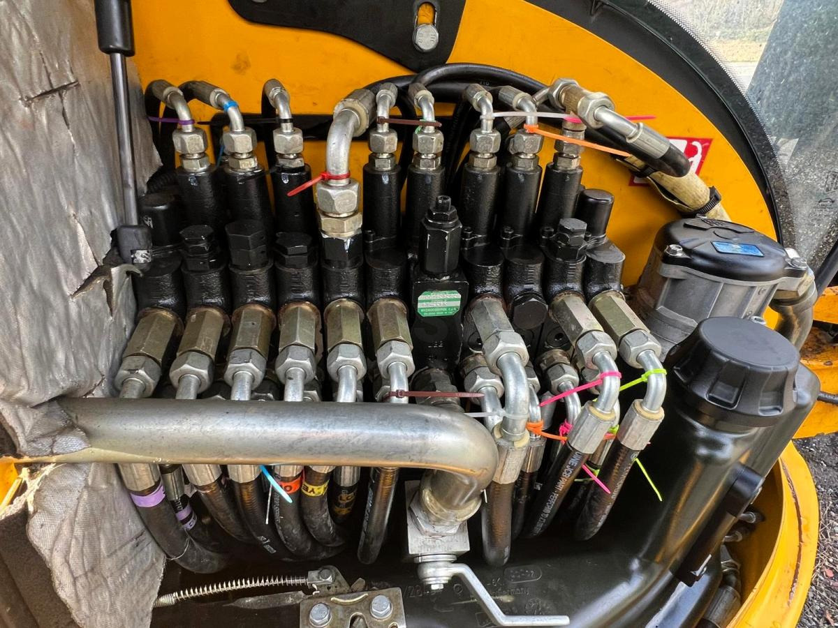 Мини-экскаватор Jcb 8035 Mini-pelle 3,5T: фото 10 Мини-экскаватор Jcb 8035 Mini-pelle 3,5T: фото 10