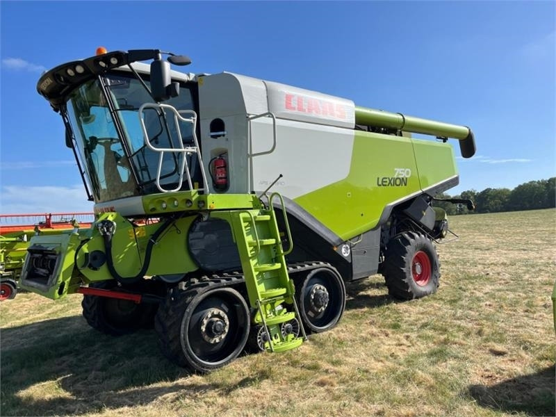 Claas Lexion 750 c/w V900 Header - Навесное оборудование для комбайна: фото 1 Claas Lexion 750 c/w V900 Header - Навесное оборудование для комбайна: фото 1