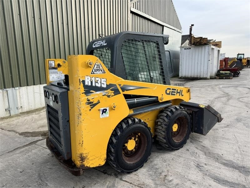 Gehl R135 Skid Steer - Мини-погрузчик с бортовым поворотом: фото 4 Gehl R135 Skid Steer - Мини-погрузчик с бортовым поворотом: фото 4
