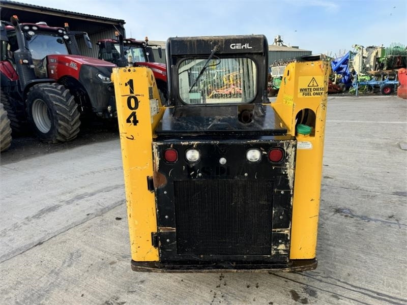 Gehl R165 Skid Steer - Мини-погрузчик с бортовым поворотом: фото 3 Gehl R165 Skid Steer - Мини-погрузчик с бортовым поворотом: фото 3
