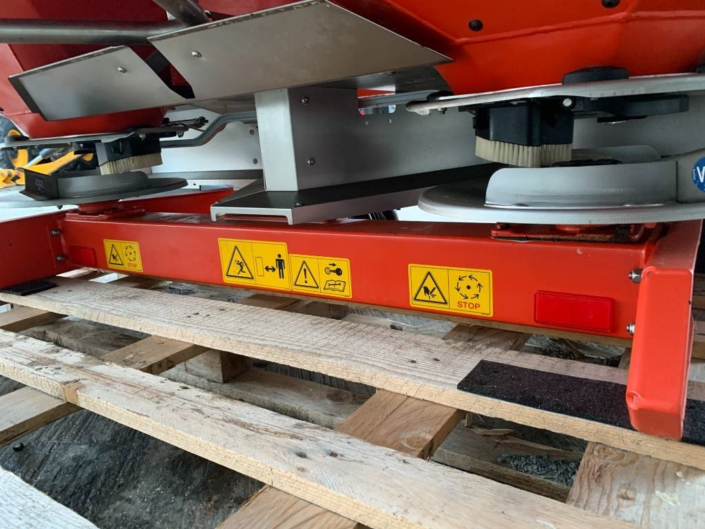 Разбрасыватель удобрений Kuhn 40.2 m-emc Fert Spreader: фото 10