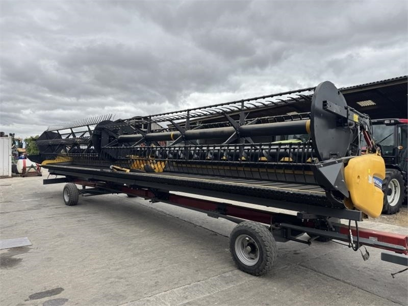New Holland New Holland 8Z40 Draper Header - Навесное оборудование для комбайна: фото 1 New Holland New Holland 8Z40 Draper Header - Навесное оборудование для комбайна: фото 1