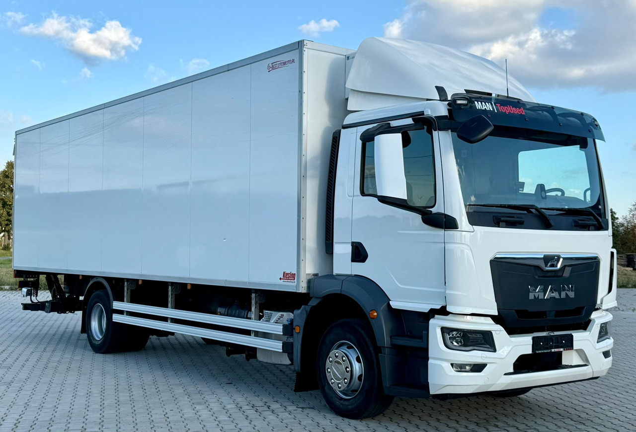 MAN TGM 15.290 / CHŁODNIA / WINDA / 8.3 M DŁUGOŚCI / 20 EUROPALET / THERMO KING / +30/-30 / AUTOMAT / 2021 ROK / SERWISOWANY - Рефрижератор: фото 1 MAN TGM 15.290 / CHŁODNIA / WINDA / 8.3 M DŁUGOŚCI / 20 EUROPALET / THERMO KING / +30/-30 / AUTOMAT / 2021 ROK / SERWISOWANY - Рефрижератор: фото 1