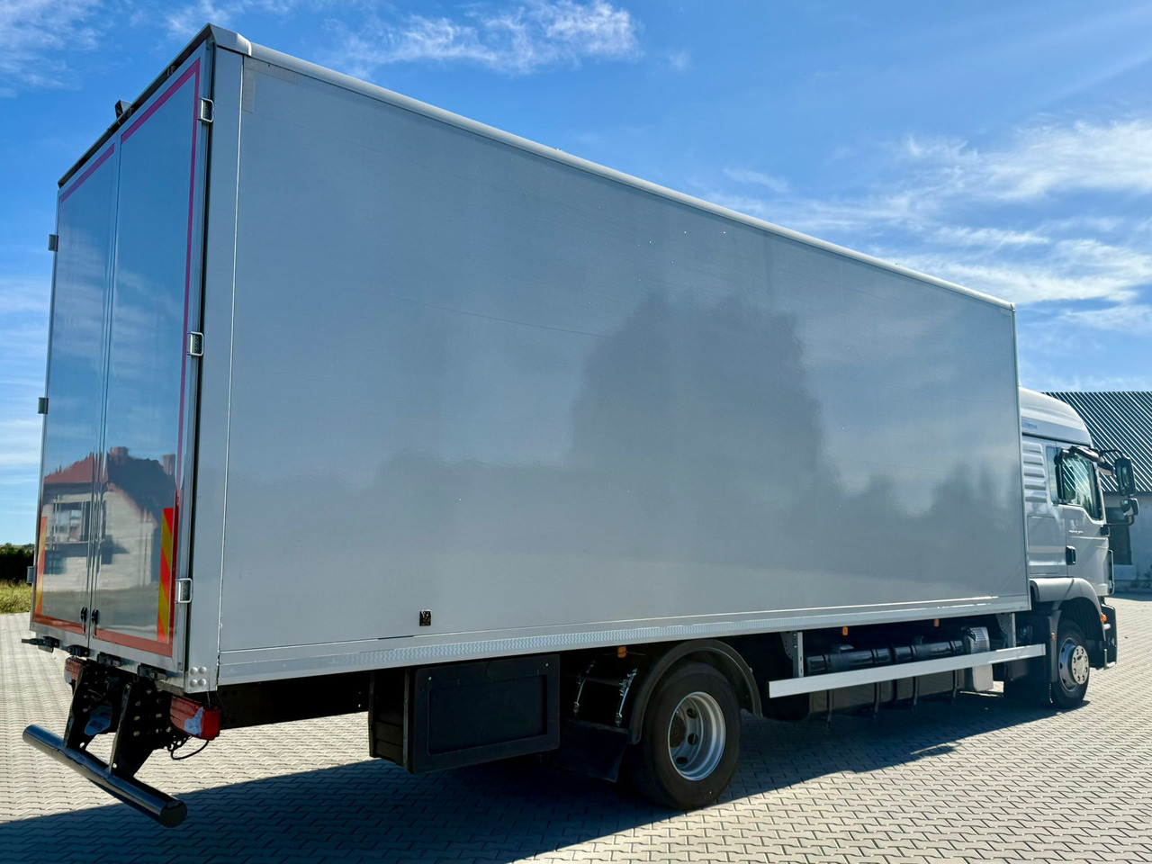 MAN TGM 15.290 / KONTENER / IZOTERMA / AUTOMAT / 7.5 M DŁUGOŚCI / 18 PALET / SYPIALKA / EURO 6 / 2020 ROK / 480 TYS KM / SPROWADZONY - Изотермический грузовик: фото 3 MAN TGM 15.290 / KONTENER / IZOTERMA / AUTOMAT / 7.5 M DŁUGOŚCI / 18 PALET / SYPIALKA / EURO 6 / 2020 ROK / 480 TYS KM / SPROWADZONY - Изотермический грузовик: фото 3