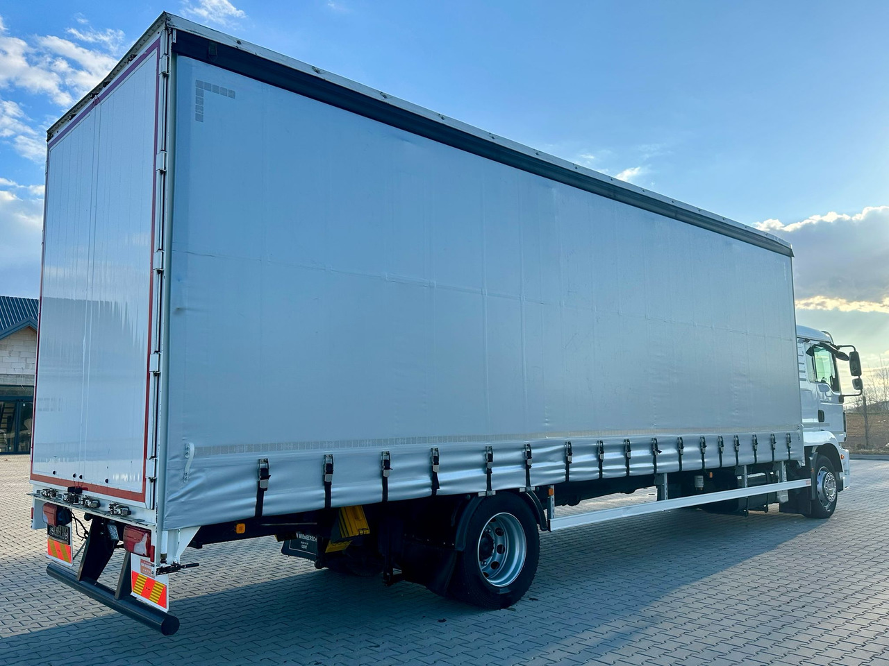 MAN TGM 18.290 / FIRANKA / WINDA / 22 EUROPALETY / AUTOMAT / SYPIALKA / 9 059 KG ŁADOWNOŚCI / NISKI PRZEBIEG / ZSUWANY DACH / EURO 6 - Тентованный грузовик: фото 5 MAN TGM 18.290 / FIRANKA / WINDA / 22 EUROPALETY / AUTOMAT / SYPIALKA / 9 059 KG ŁADOWNOŚCI / NISKI PRZEBIEG / ZSUWANY DACH / EURO 6 - Тентованный грузовик: фото 5