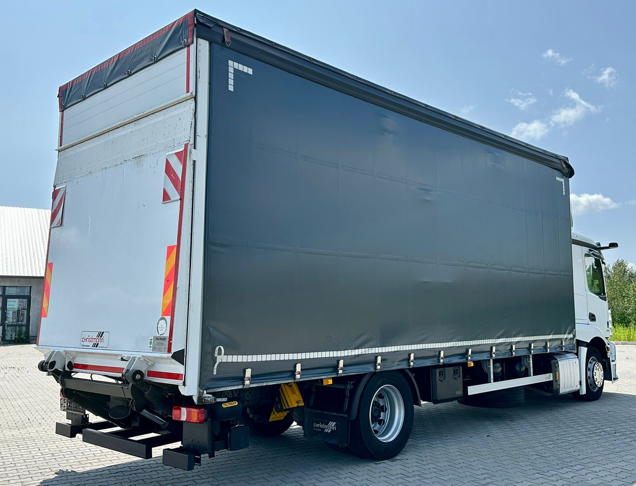 MERCEDES-BENZ ACTROS 1833 / FIRANKA / WINDA / 18 PALET / AUTOMAT / 310 TYS KM / DUŻY SILNIK / 2020 ROK / SYPIALKA - Тентованный грузовик: фото 3 MERCEDES-BENZ ACTROS 1833 / FIRANKA / WINDA / 18 PALET / AUTOMAT / 310 TYS KM / DUŻY SILNIK / 2020 ROK / SYPIALKA - Тентованный грузовик: фото 3