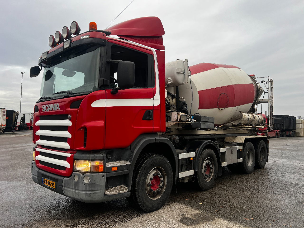 Scania G420 8x4 Liebherr 10m3 mixer met eigen motor - Автобетоносмеситель: фото 1 Scania G420 8x4 Liebherr 10m3 mixer met eigen motor - Автобетоносмеситель: фото 1