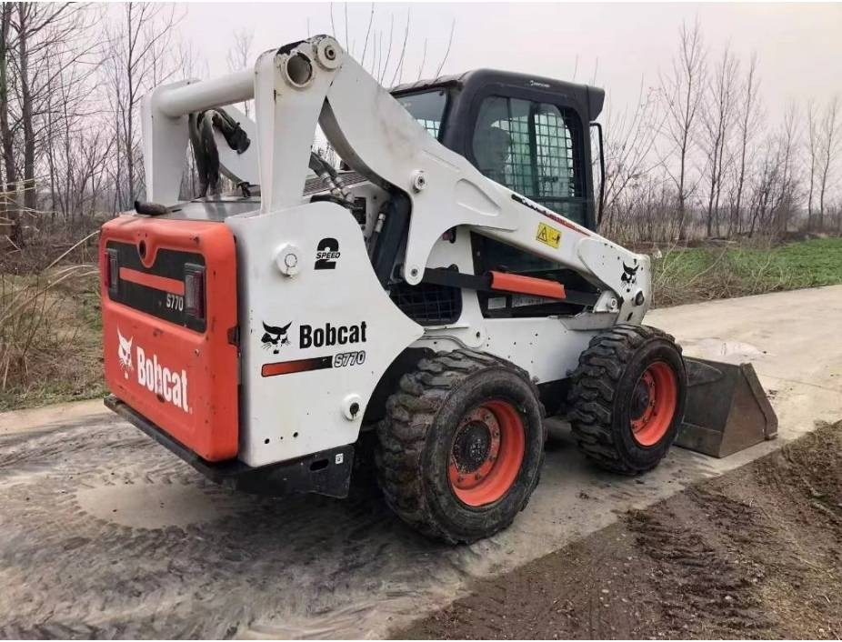 Bobcat S 770 - Мини-погрузчик с бортовым поворотом: фото 1 Bobcat S 770 - Мини-погрузчик с бортовым поворотом: фото 1