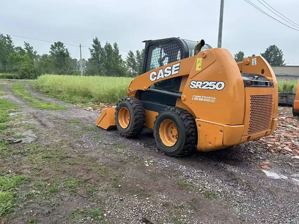 CASE SR 250 - Мини-погрузчик с бортовым поворотом: фото 5 CASE SR 250 - Мини-погрузчик с бортовым поворотом: фото 5