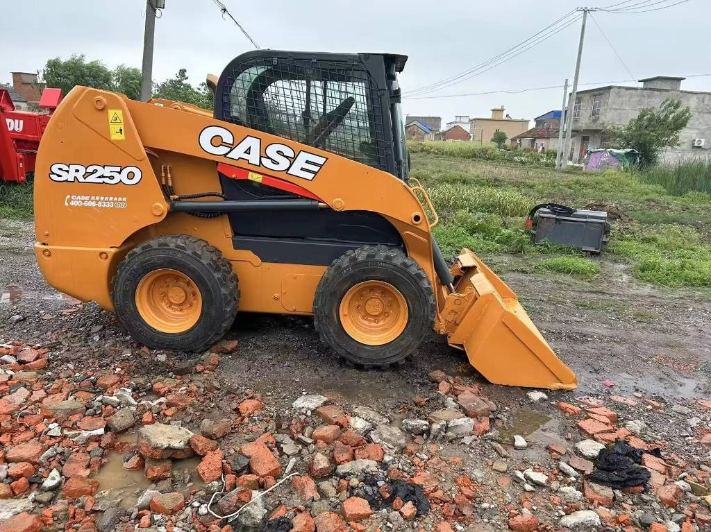 CASE SR 250 - Мини-погрузчик с бортовым поворотом: фото 4 CASE SR 250 - Мини-погрузчик с бортовым поворотом: фото 4