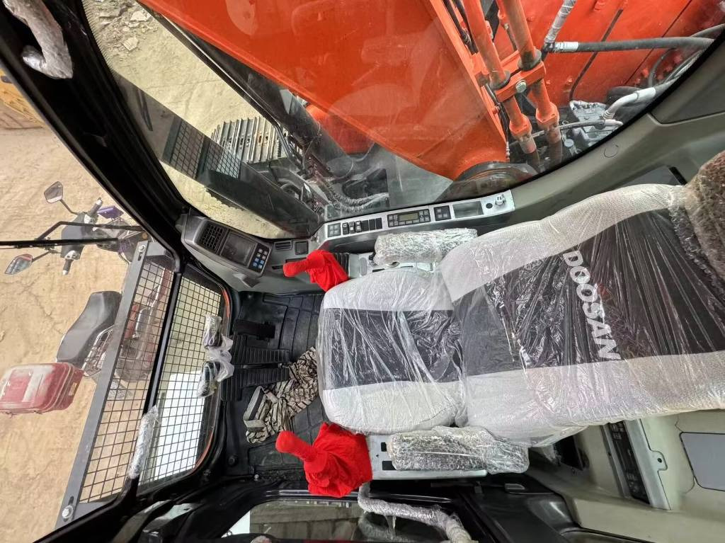 Doosan DX 300 - Гусеничный экскаватор: фото 2 Doosan DX 300 - Гусеничный экскаватор: фото 2