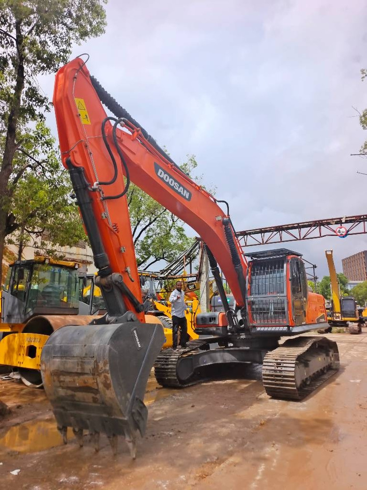 Doosan DX 300LC-9C - Гусеничный экскаватор: фото 1 Doosan DX 300LC-9C - Гусеничный экскаватор: фото 1