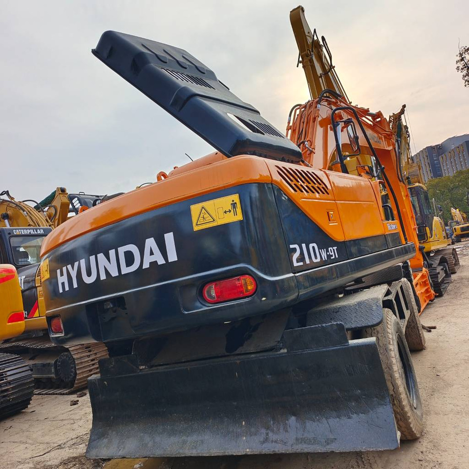 Hyundai 210W-9 - Колёсный экскаватор: фото 3 Hyundai 210W-9 - Колёсный экскаватор: фото 3