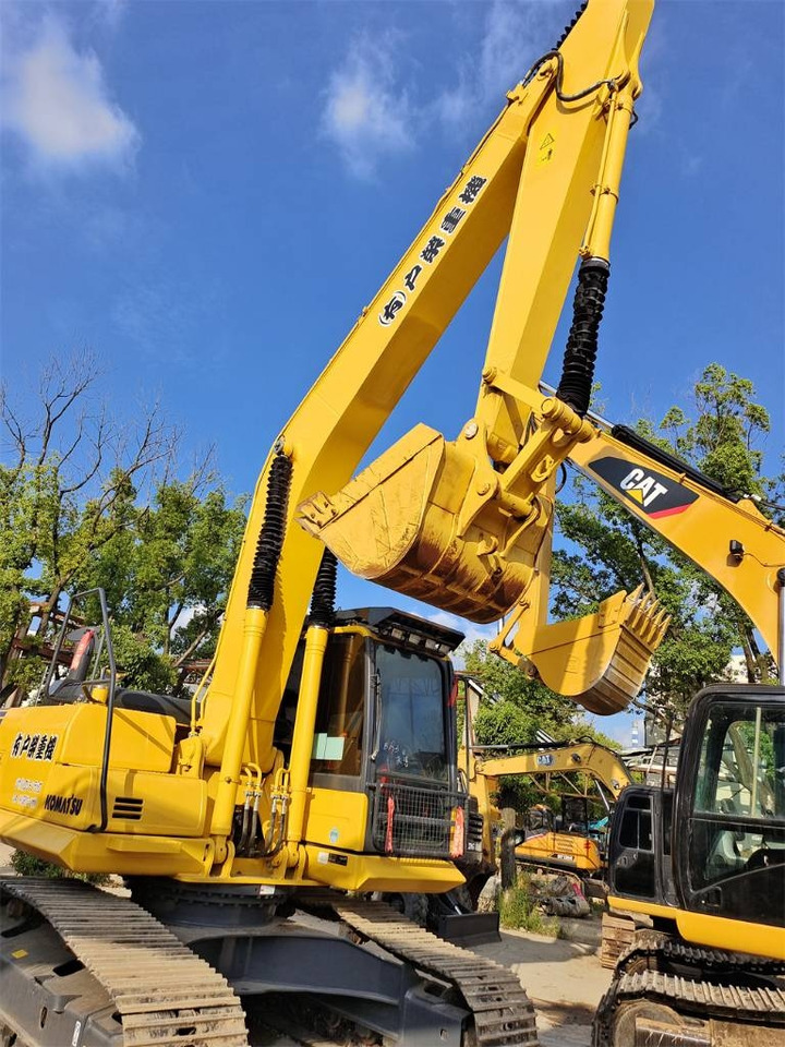 Komatsu PC 200 - Гусеничный экскаватор: фото 1 Komatsu PC 200 - Гусеничный экскаватор: фото 1