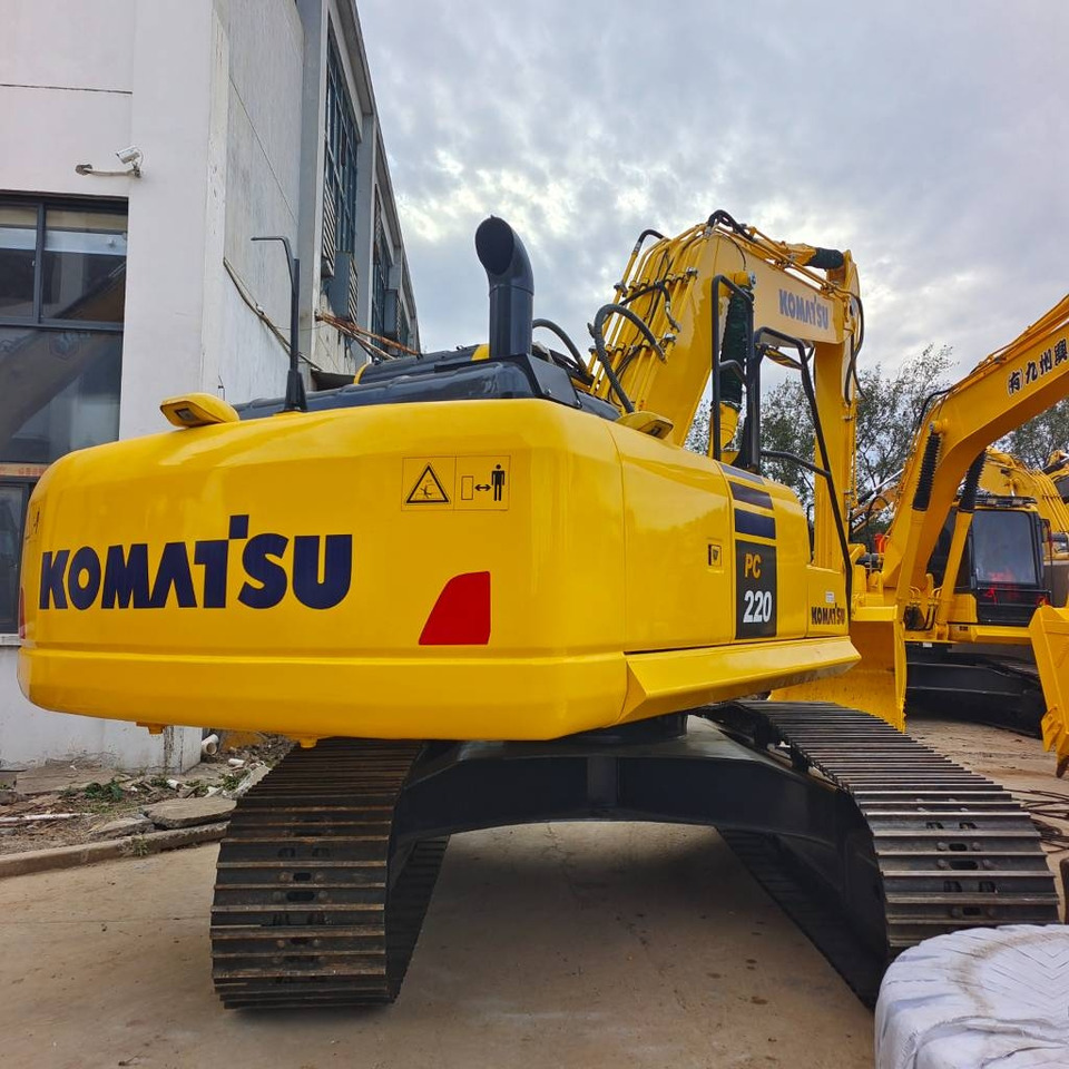 Komatsu PC 220 - Гусеничный экскаватор: фото 1 Komatsu PC 220 - Гусеничный экскаватор: фото 1