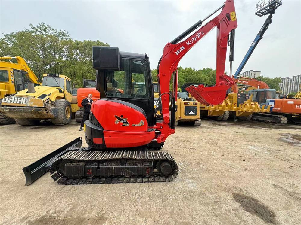 Kubota U 35-3 - Мини-экскаватор: фото 1 Kubota U 35-3 - Мини-экскаватор: фото 1