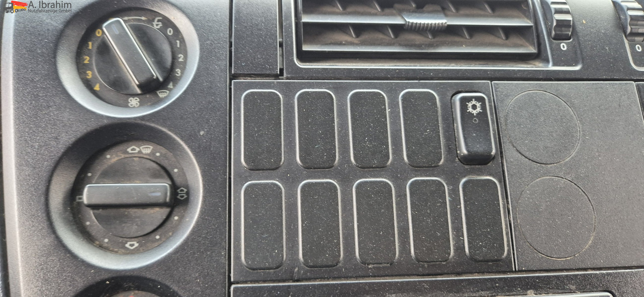 Mercedes-Benz 823 LBW | Radstand 4900 mm | 7.2 m Pritsche Klima | 3 Pedals - Тентованный фургон: фото 2 Mercedes-Benz 823 LBW | Radstand 4900 mm | 7.2 m Pritsche Klima | 3 Pedals - Тентованный фургон: фото 2