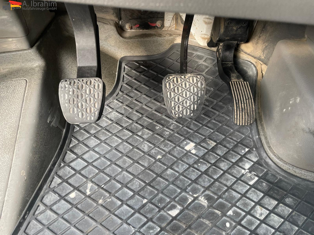 Mercedes-Benz Sprinter DB 319 CDI Geschlossen Kasten | 15 m³ | V6 | 4.5 m Radstand - Цельнометаллический фургон: фото 2 Mercedes-Benz Sprinter DB 319 CDI Geschlossen Kasten | 15 m³ | V6 | 4.5 m Radstand - Цельнометаллический фургон: фото 2