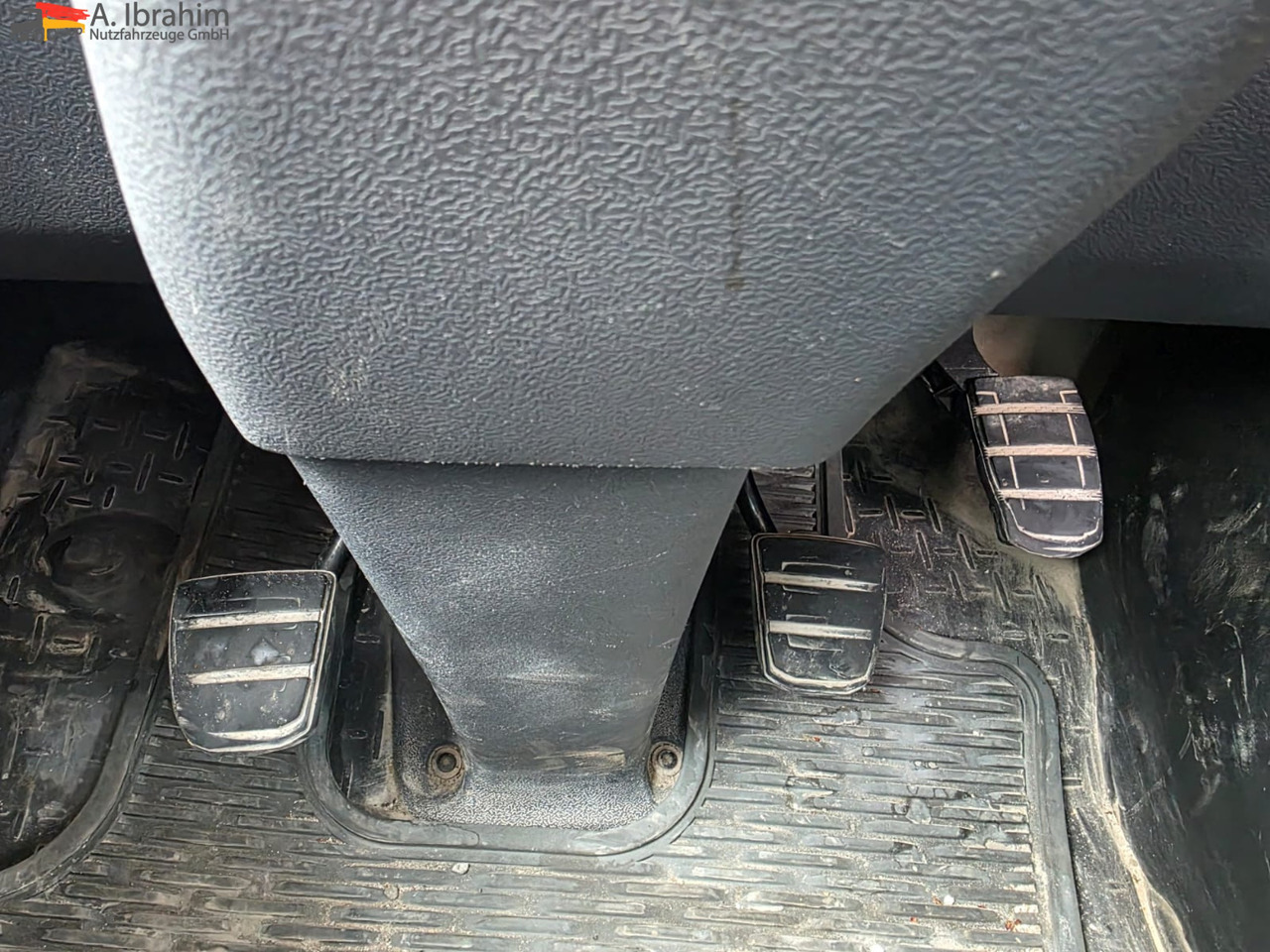 Scania R560 | 6x4 | V8 | Blatt Blatt | Schaltgetriebe | Kipphydraulik | Klima | Trommelbremse| 3 Pedals - Тягач: фото 2 Scania R560 | 6x4 | V8 | Blatt Blatt | Schaltgetriebe | Kipphydraulik | Klima | Trommelbremse| 3 Pedals - Тягач: фото 2