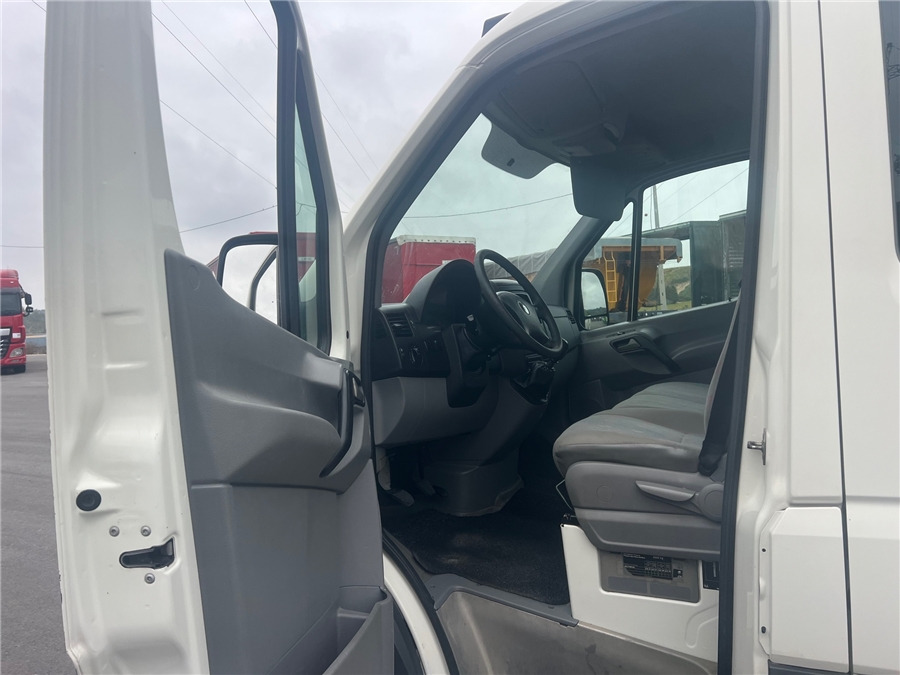 Малотоннажный фургон, Грузопассажирский фургон VOLKSWAGEN CRAFTER: фото 12