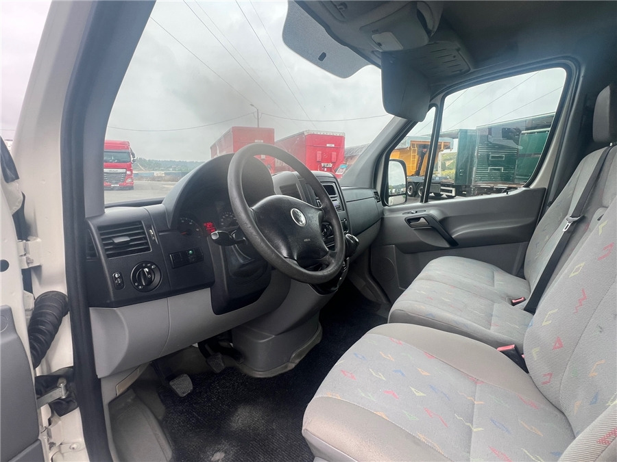 Малотоннажный фургон, Грузопассажирский фургон VOLKSWAGEN CRAFTER: фото 14