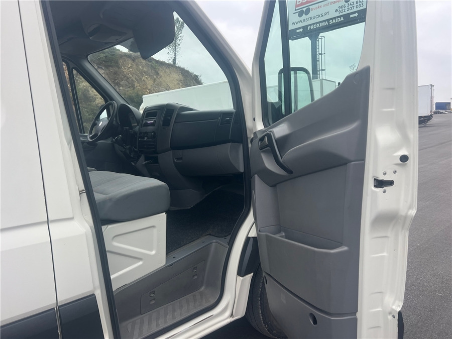 Малотоннажный фургон, Грузопассажирский фургон VOLKSWAGEN CRAFTER: фото 9