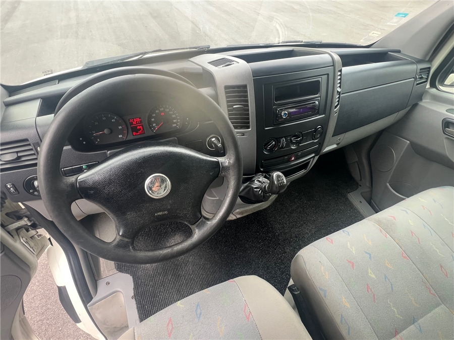 Малотоннажный фургон, Грузопассажирский фургон VOLKSWAGEN CRAFTER: фото 16