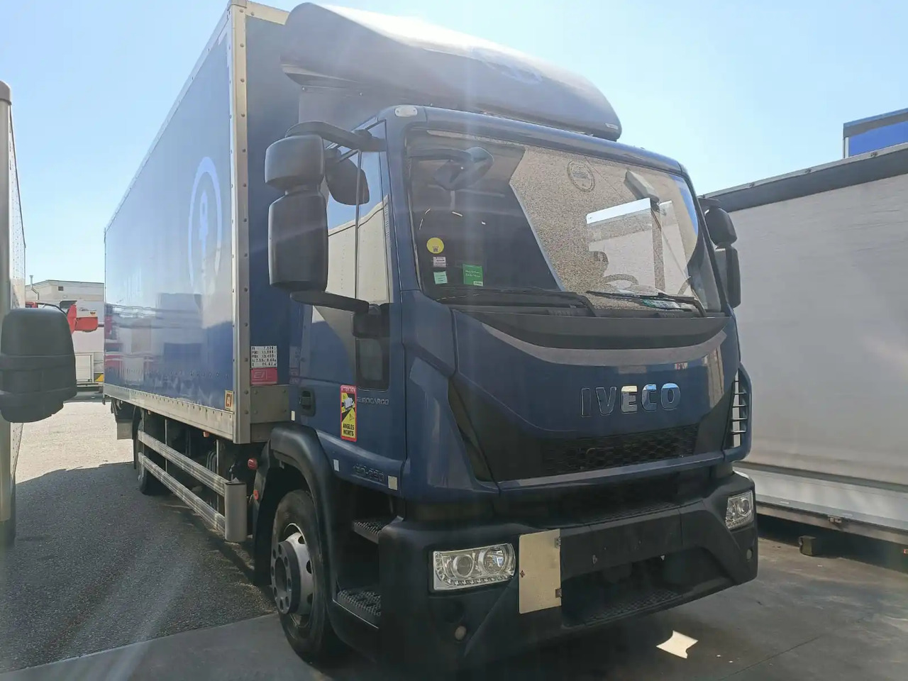 IVECO EUROCARGO 120E22 - Грузовик с закрытым кузовом: фото 2 IVECO EUROCARGO 120E22 - Грузовик с закрытым кузовом: фото 2