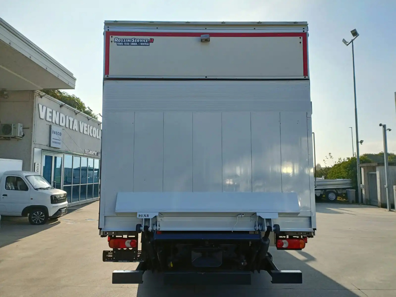 IVECO EUROCARGO 140E28P - Тентованный грузовик: фото 4 IVECO EUROCARGO 140E28P - Тентованный грузовик: фото 4