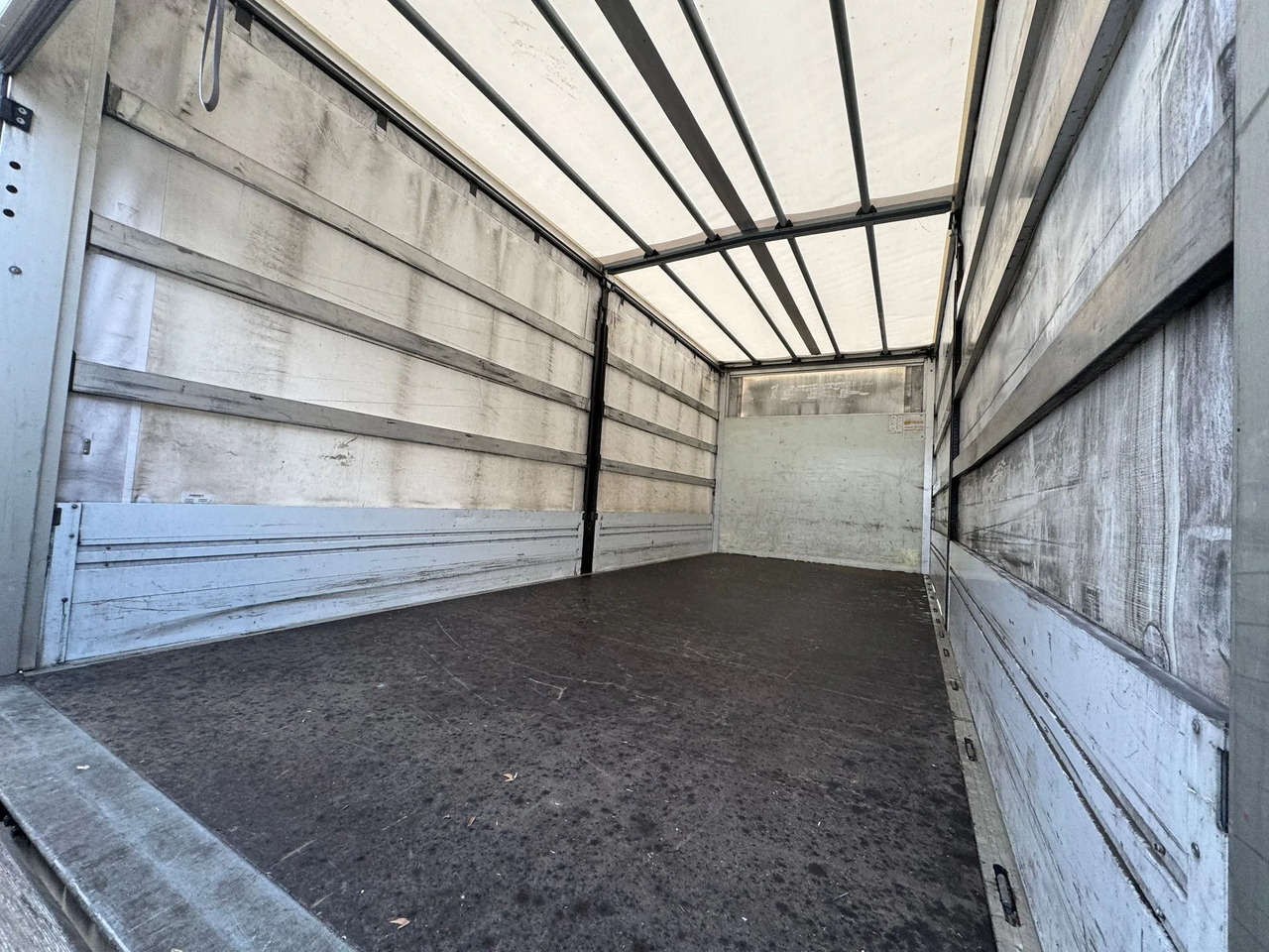 IVECO EUROCARGO 75E21 - Тентованный грузовик: фото 3 IVECO EUROCARGO 75E21 - Тентованный грузовик: фото 3