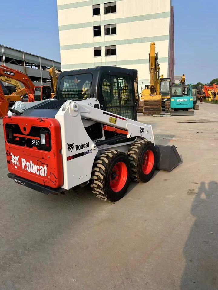 Bobcat S450 - Мини-погрузчик с бортовым поворотом: фото 3 Bobcat S450 - Мини-погрузчик с бортовым поворотом: фото 3